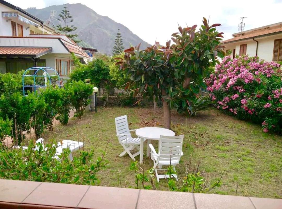 Casa Con Giardino E Terrazzo Vicino Al Mare Villa Piraino Exterior foto